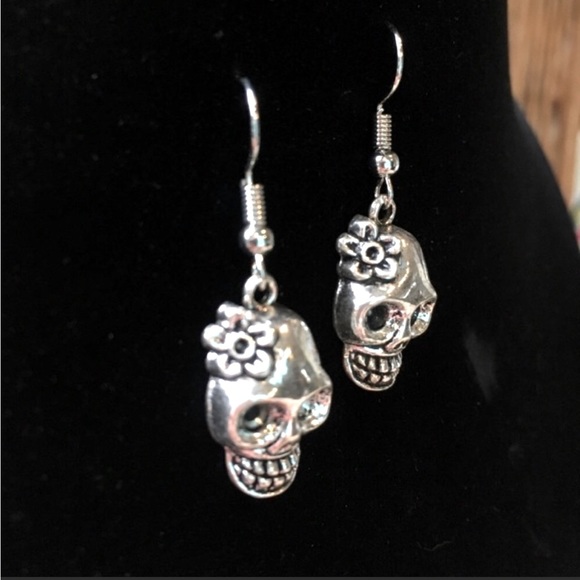 Day of the Dead Sugar Skull Drop Dangle Earrings, Silver 1/2” NWT - Picture 4 of 6